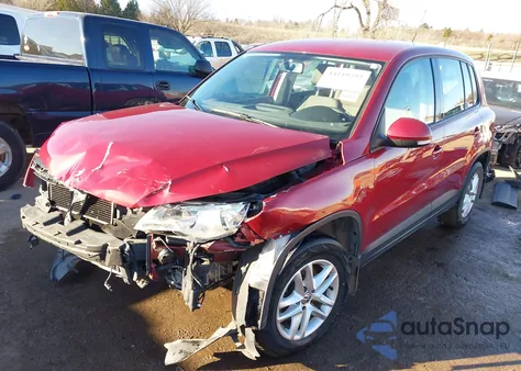 2011 Volkswagen Tiguan S z USA, uszkodzony, nr VIN WVGAV7AX7BW000437